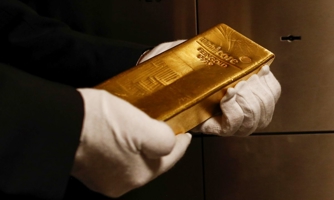 Giá vàng thế giới giảm chóng mặt, “cá mập” SPDR Gold Trust bán tháo