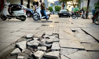 Hà Nội sẽ thanh, kiểm tra làm rõ vì sao đá lát vỉa hè hay vỡ, nứt, lún 