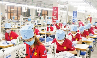 Dệt may Việt Nam gặp thách thức ở Hoa Kỳ, nhà đầu tư nên chờ thêm tín hiệu để tích lũy 