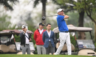Hơn 100 golfer tham gia tranh tài tại giải giao hữu quốc tế  