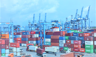 Xuất khẩu giảm, cán cân thương mại vẫn thặng dư 6,35 tỷ USD