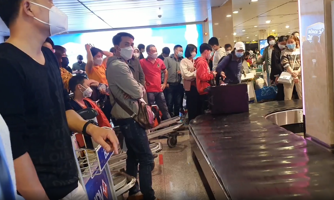 Để khách "mòn mỏi" chờ nhập cảnh, lấy hành lý, Cục Hàng không đề nghị kiểm tra sân bay Tân Sơn Nhất