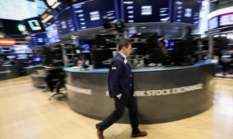 Chứng khoán Mỹ tụt điểm sau chuỗi tăng lịch sử của Dow Jones, giá dầu lên cao nhất 3 tháng
