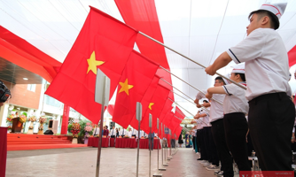 [Phóng sự ảnh]: Gần 2,3 triệu học sinh Thủ đô bước vào năm học mới