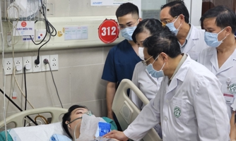 Thủ tướng yêu cầu "làm hết sức" để cứu chữa người bệnh vụ cháy chung cư mini