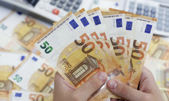 ECB tăng lãi suất lên mức cao chưa từng thấy
