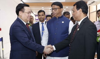 Chủ tịch Quốc hội đến Thủ đô Dhaka, bắt đầu thăm chính thức Bangladesh