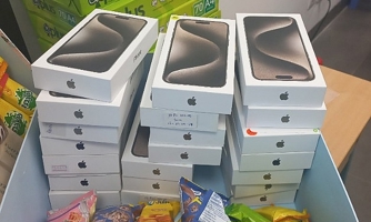 Tạm giữ lô hàng 20 chiếc iPhone 15 Pro Max, trị giá 700 triệu đồng