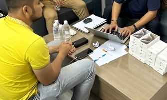 Lại xuất hiện buôn lậu 22 iPhone 15 Pro Max, trị giá 900 triệu đồng từ Singapore về Việt Nam