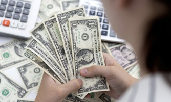 Mua USD đang là giao dịch sôi động nhất thị trường tài chính toàn cầu