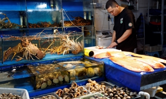 Ngành F&B nhiều nơi “mắc kẹt” vì hải sản Nhật Bản