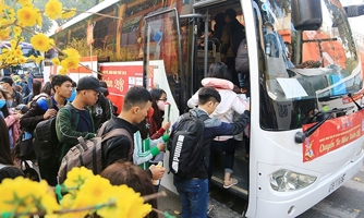 Liên đoàn Lao động TP. Hà Nội sẽ hỗ trợ xe đưa 5.000 công nhân về quê đón Tết