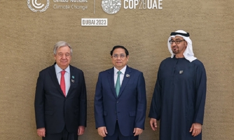 Thủ tướng tới Dubai, bắt đầu tham dự COP28 và hoạt động song phương tại UAE