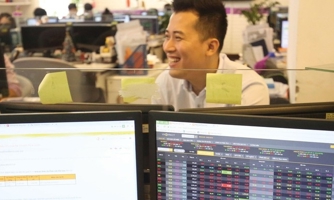 Nhà đầu tư cá nhân tung tiền mua ròng mạnh, gom toàn ngân hàng và một cổ phiếu chứng khoán