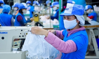 Ngành dệt may kiên cường vượt khó để duy trì đơn hàng và giữ chân người lao động