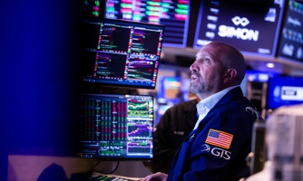 S&P 500 lập thêm kỷ lục mới, giá dầu giảm, bitcoin trượt dưới 39.000 USD
