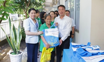 Huy động gần 122.000 thẻ bảo hiểm y tế tặng người khó khăn