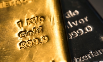 UBS: Giá vàng sẽ đạt 2.200 USD/oz trong năm 2024, giá bạc cũng tăng mạnh