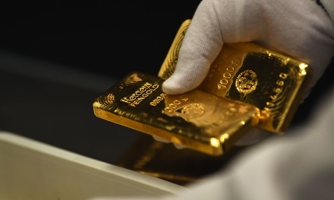 Giá vàng thế giới nhảy vọt lên gần 2.100 USD/oz, trong nước tiệm cận 81 triệu đồng/lượng