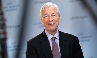 CEO JPMorgan Chase khuyên Fed không nên vội giảm lãi suất