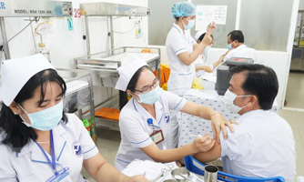 Đảm bảo tiền lương, phụ cấp, chế độ đãi ngộ cho nhân lực y tế cơ sở