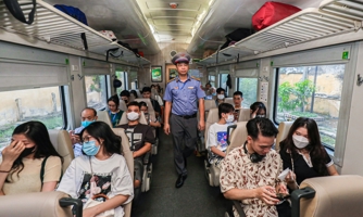 "Cháy" vé tàu xe dịp lễ 30/4