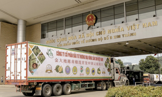 Các cửa khẩu Việt Nam - Trung Quốc kéo dài thời gian làm việc, tạo thuận lợi cho xuất khẩu nông sản 
