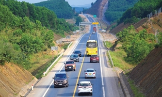 Tiết kiệm chi phí, các tour du lịch đường bộ hút khách