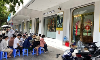 Có hiện tượng thuê người xếp hàng mua gom vàng miếng nhằm đẩy giá