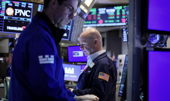 S&P 500 lập kỷ lục sau phát biểu của Chủ tịch Fed, giá dầu giảm