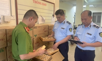 Hà Nội phát hiện, tiêu hủy hàng nghìn bánh trung thu nhập lậu
