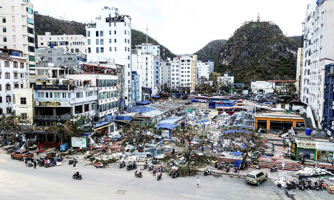 Đảo du lịch Cát Bà tan hoang sau bão