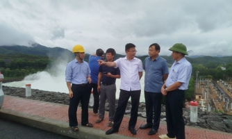Số người chết và mất tích liên tục tăng, quân đội sẵn sàng phương án dùng trực thăng cứu nạn