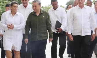 Party and State top leader visits Cuba's first free trade zone
