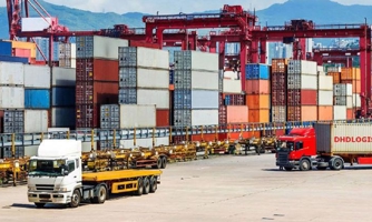 Tiêu dùng toàn cầu có thể bị ảnh hưởng do chính sách của ông Trump, triển vọng ngành cảng biển Việt Nam ra sao? 