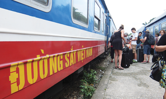Hợp nhất hai Công ty Vận tải Đường sắt Hà Nội và Sài Gòn