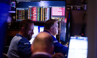 Nasdaq lập kỷ lục, giá dầu tăng 4% tuần này