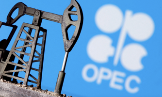 Lo giá dầu giảm sâu, OPEC+ hoãn kế hoạch tăng sản lượng