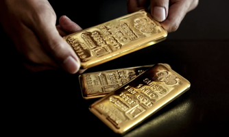 Vàng trượt giá dù đồng USD đi xuống