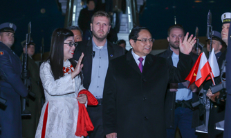 Thủ tướng Phạm Minh Chính tới thủ đô Warsaw, bắt đầu thăm Ba Lan