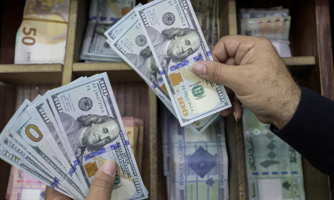 Đồng USD bị bán tháo vì ông Trump chưa áp thuế quan