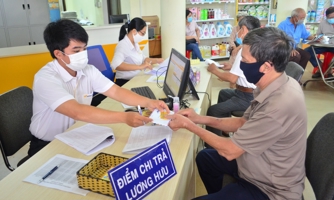 Khánh Hòa, Bình Phước : Người cao tuổi gặp khó khi nhận chế độ trợ cấp qua tài khoản 