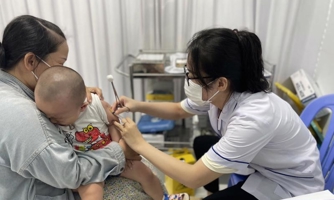Thủ tướng yêu cầu đẩy nhanh tiêm chủng vaccine phòng bệnh sởi 
