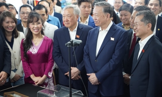 Tổng Bí thư thăm Trung tâm nghiên cứu, đào tạo thiết kế vi mạch và trí tuệ nhân tạo Đà Nẵng  vào ngày khai giảng khóa học đầu tiên