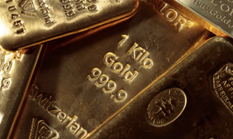 Chứng khoán toàn cầu bán tháo, giá vàng tiệm cận mốc 3.100 USD/oz