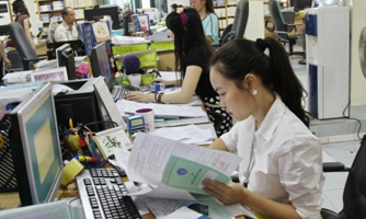 Trước mắt vẫn giữ nguyên cơ chế trả lương cán bộ, công chức 
