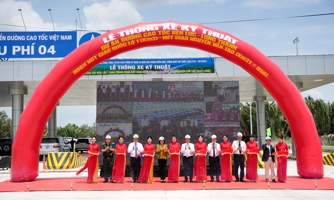 Thông xe kỹ thuật đoạn đường dài hơn 18 km thuộc cao tốc Bến Lức - Long Thành đoạn phía Tây 
