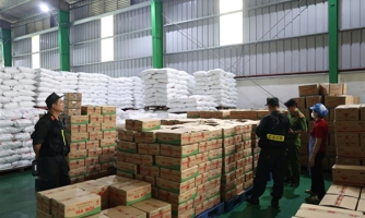 Xưởng sản xuất hàng trăm tấn phụ gia “tuồn” vào bếp ăn khu công nghiệp