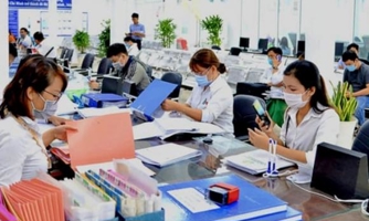 Nghỉ hưu trước tuổi khi tinh gọn bộ máy có được nâng lương trước thời hạn?