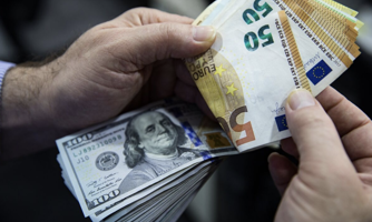 Đồng euro tăng giá mạnh khiến doanh nghiệp châu Âu như “ngồi trên đống lửa”